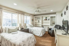 450C Massive 5 bedroom overlooking the water